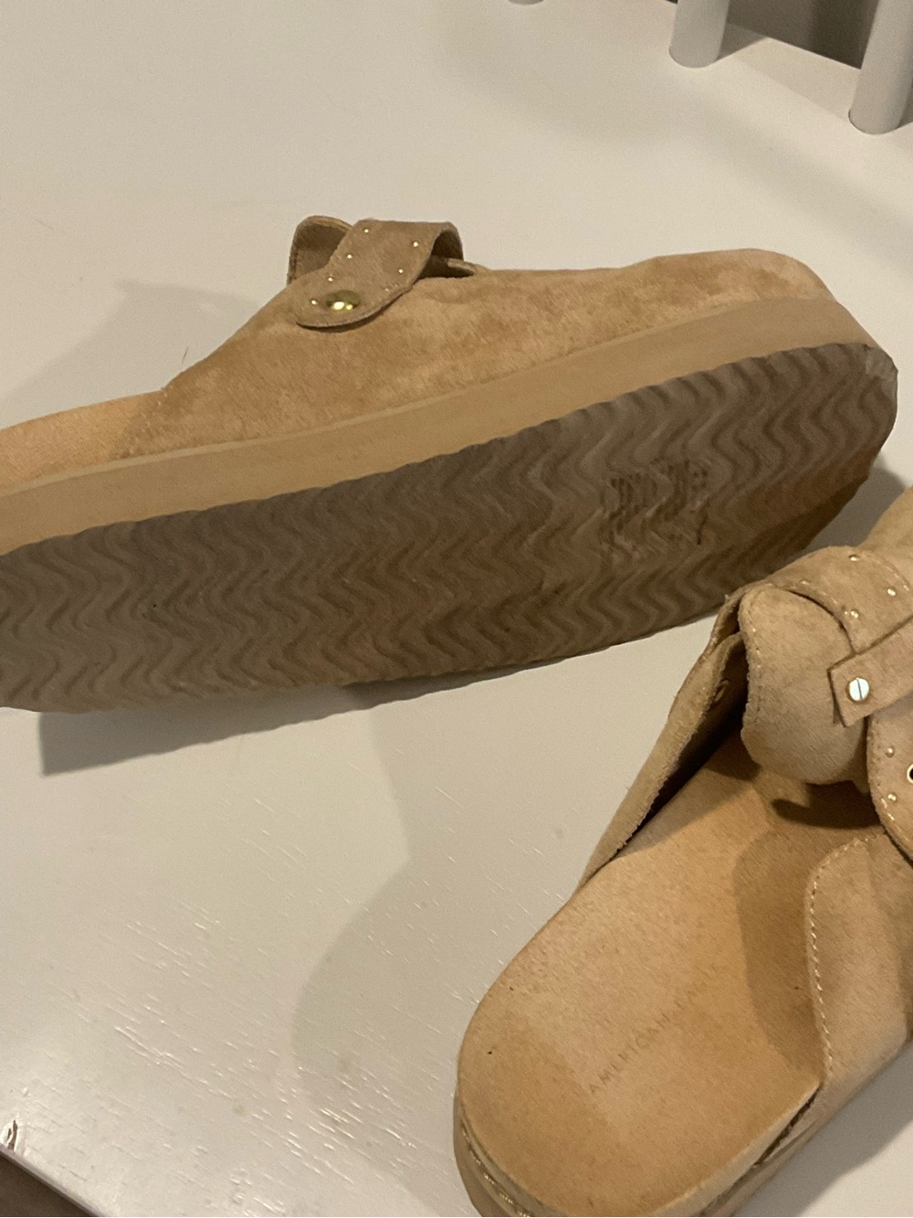 American Eagle Tan Studded Luxe Platform Clogs Size 9 Like New - Picture 5 of 6